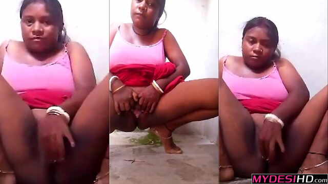 Amateur Indian Village Lady Uses Bottle for Solo Sex โ Leaked Desi MMS